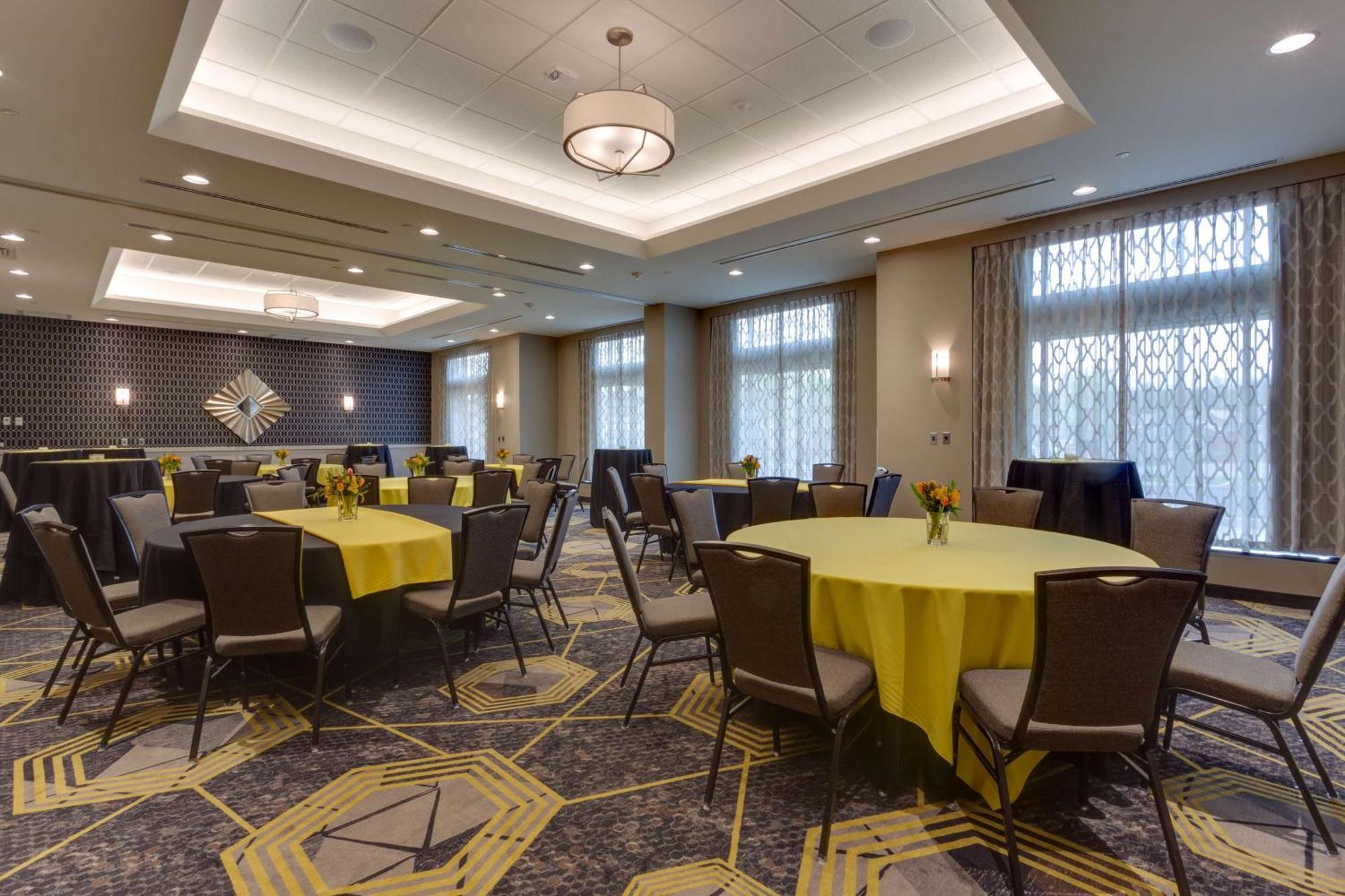 Drury Inn & Suites Pittsburgh Airport Settlers Ridge 외부 사진
