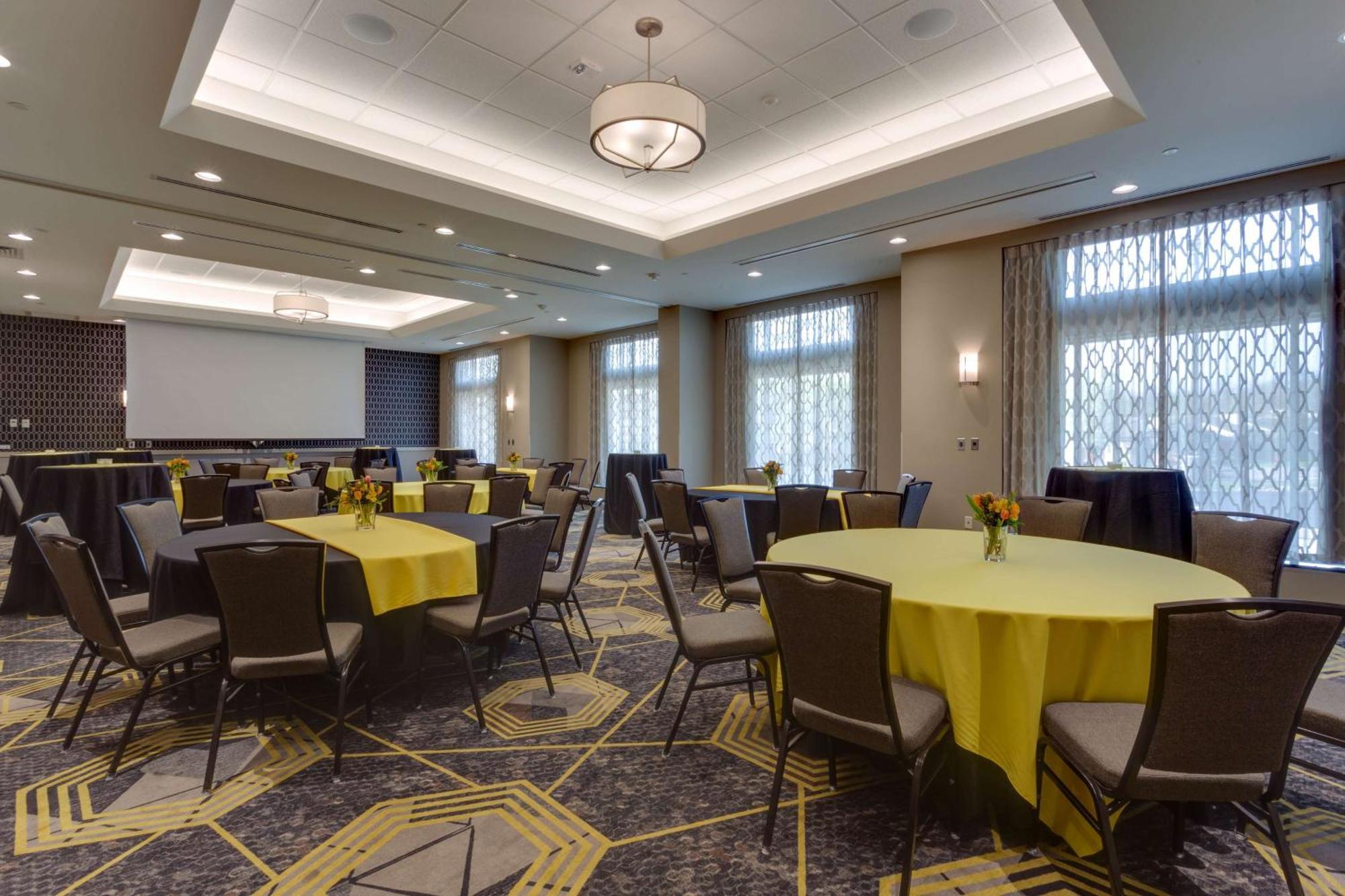 Drury Inn & Suites Pittsburgh Airport Settlers Ridge 외부 사진