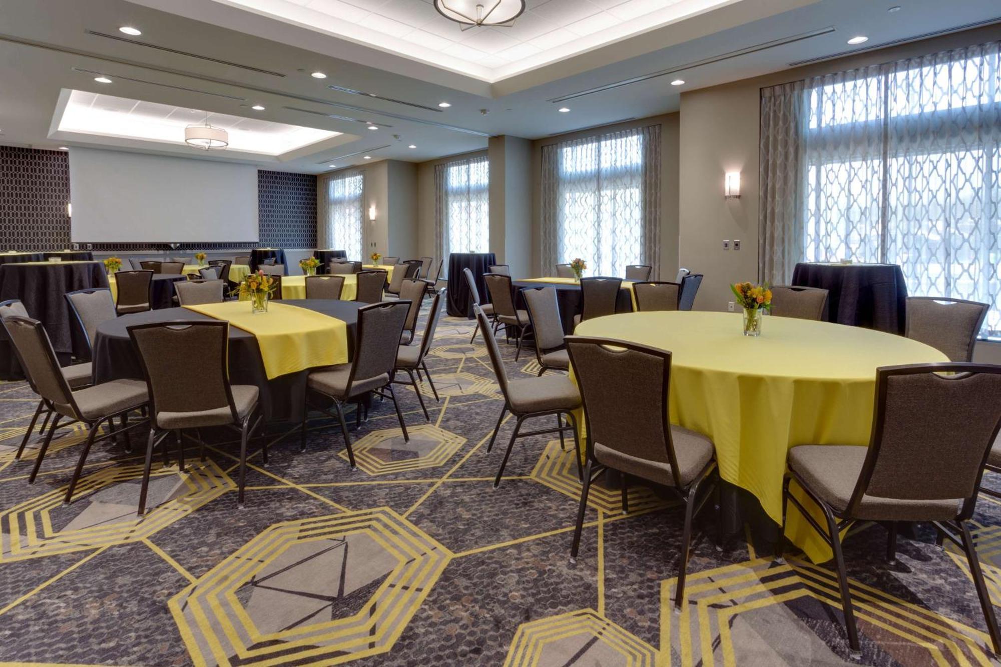 Drury Inn & Suites Pittsburgh Airport Settlers Ridge 외부 사진
