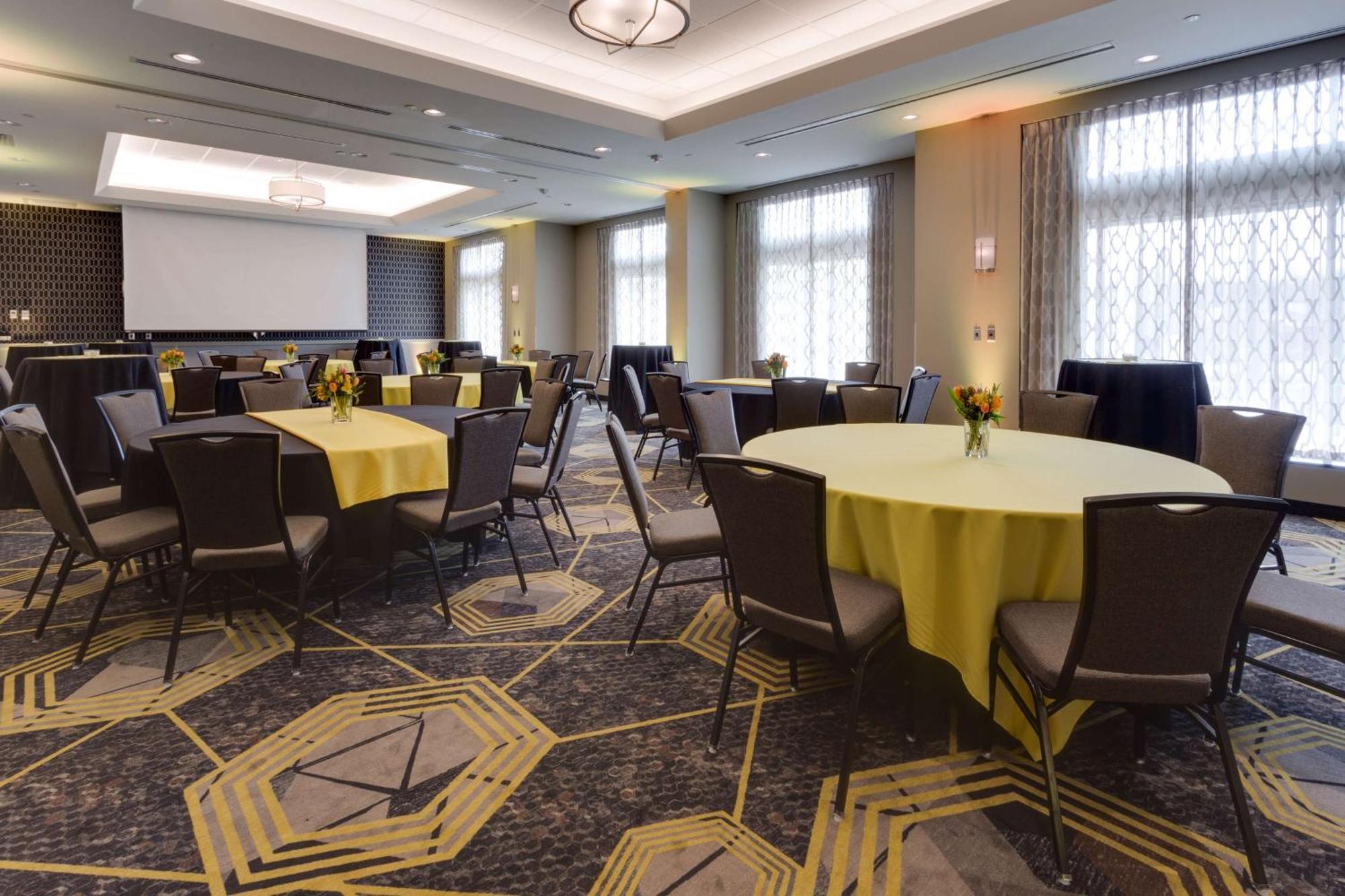 Drury Inn & Suites Pittsburgh Airport Settlers Ridge 외부 사진