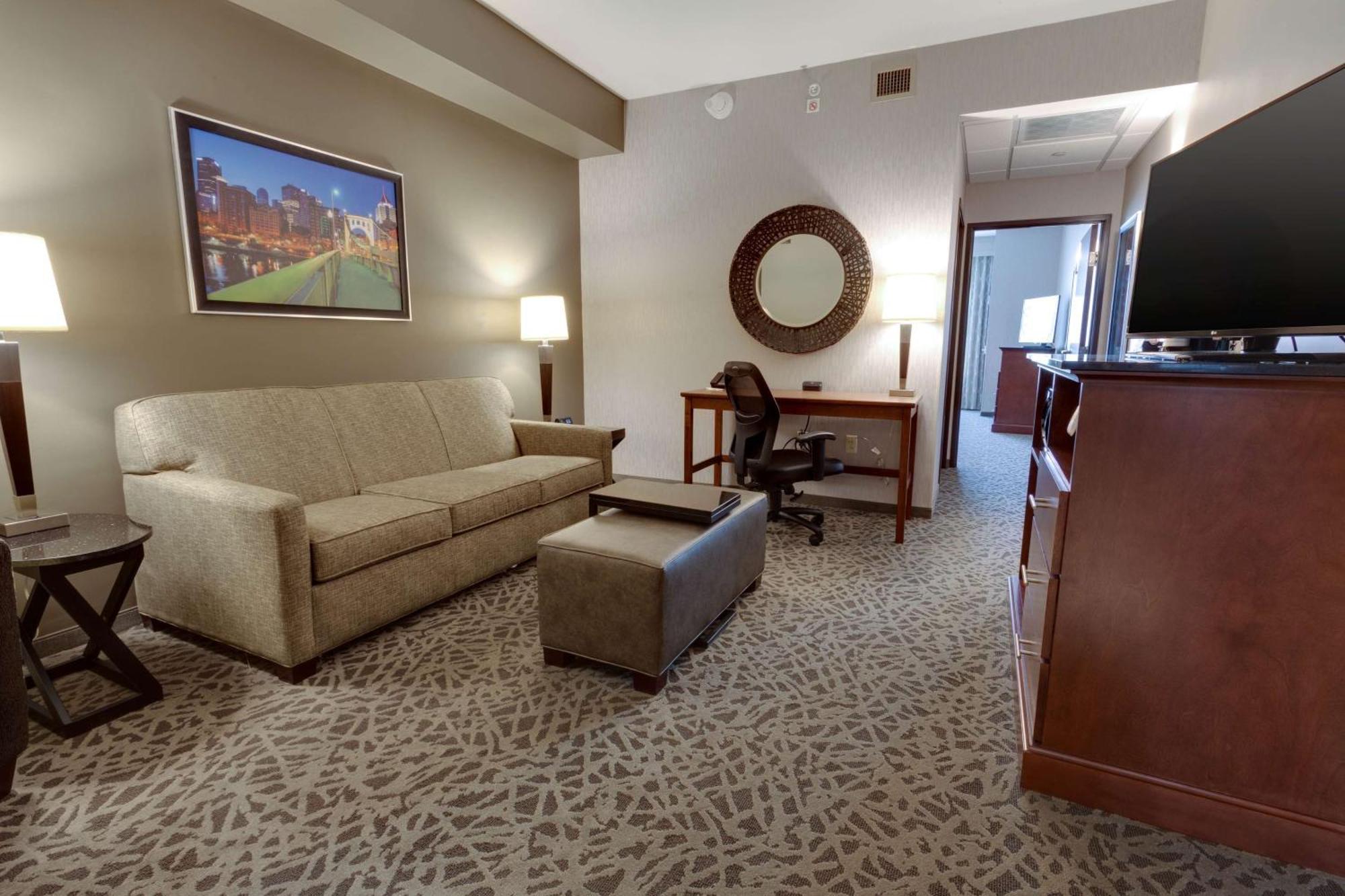 Drury Inn & Suites Pittsburgh Airport Settlers Ridge 외부 사진
