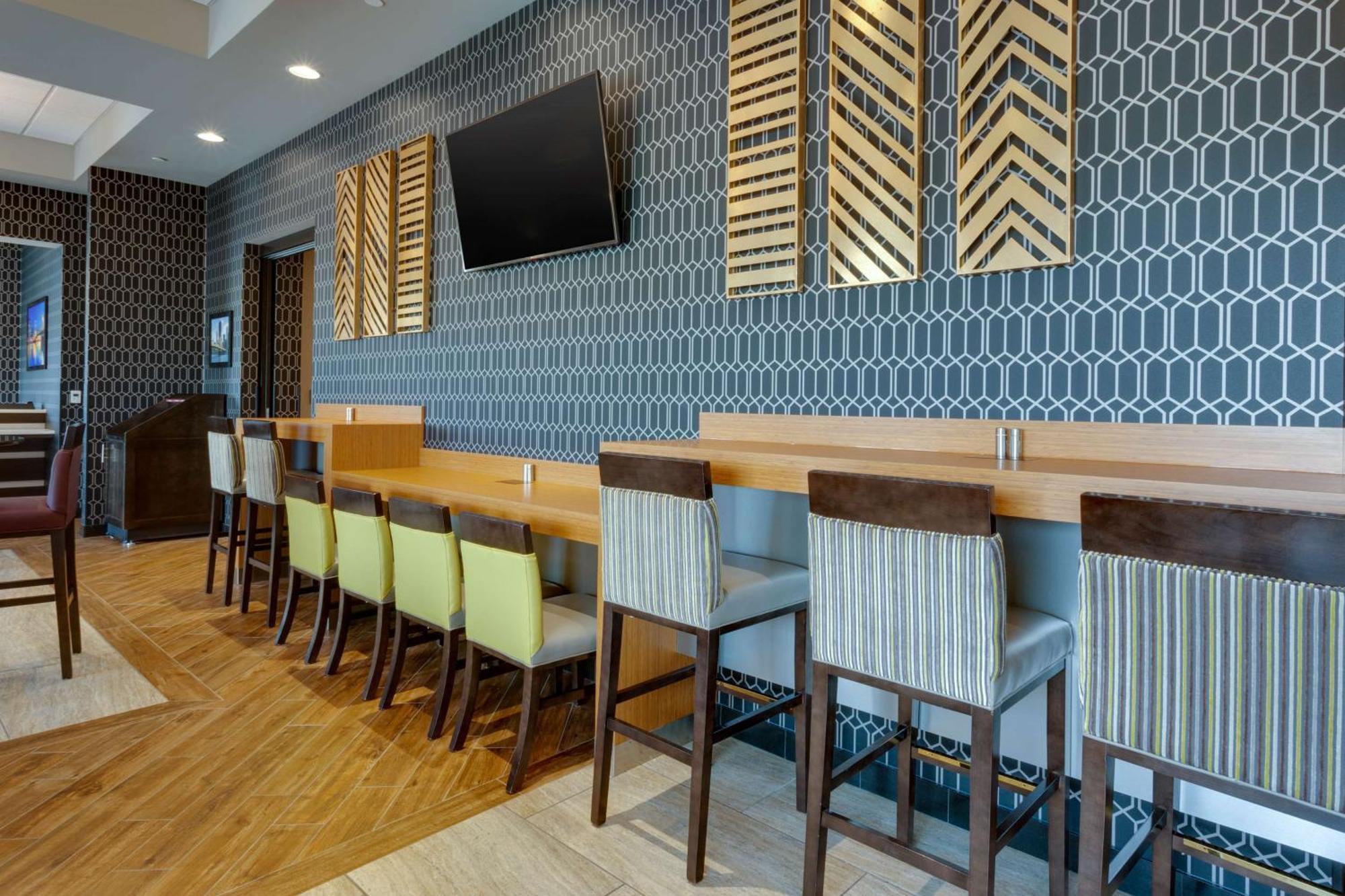 Drury Inn & Suites Pittsburgh Airport Settlers Ridge 외부 사진